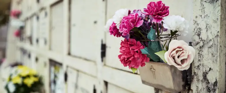 Blu e Crema Covid-19 Avviso Attività Ambulatoriale Post di Facebook (Copertina di Facebook)