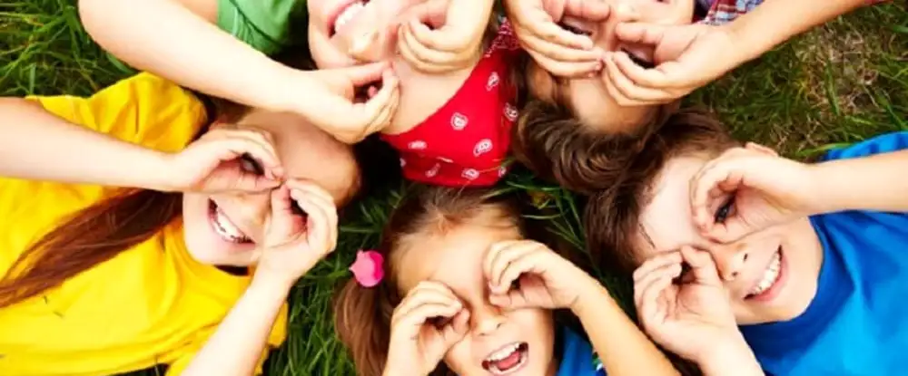 bambini-che-giocan-centriestivi_copy-2